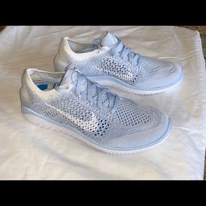Women’s Nike flyknits 2018 (New Without Tags)